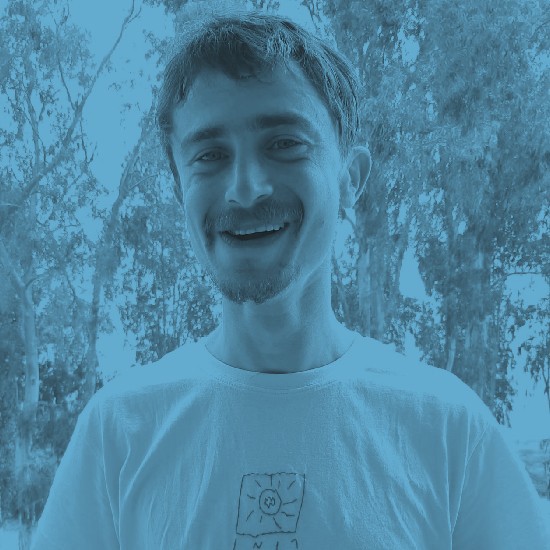 רומן אייזנברג: "לפעמים אני מרגיש כמו מי שהופך פח ברחוב של העברית"