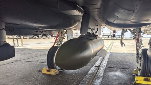 פצצה אמריקנית מסוג GBU-72 