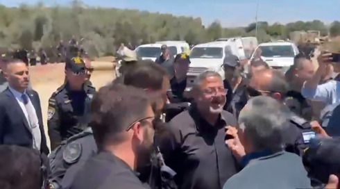 "חיי אדם לא חשובים לך, אתה בא לחפש קולות": העימות בין ראש עיריית רהט לבן גביר