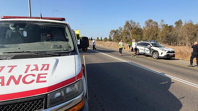 זירת התאונה בה נהרג רוכב אופניים כבן 40