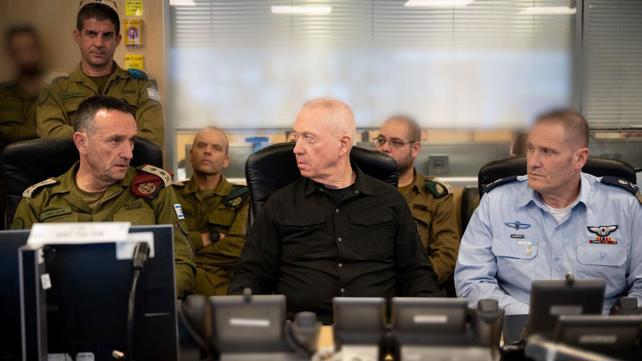 שר הביטחון גלנט ופורום הפיקוד של חיל האוויר