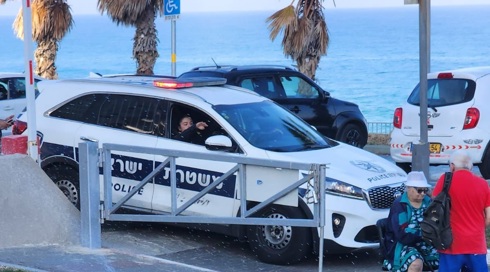 עבריין ניסה לדקור מציל בחוף הסלע בבת ים - ונורה על ידו