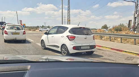 המכונית הפלסטינית שאליה נכנסה חיילת חמושה באזור גוש עציון