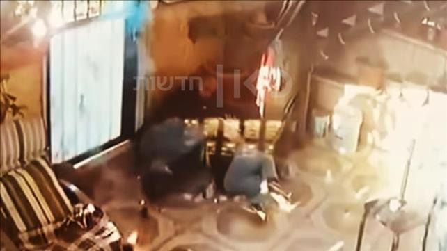 שוטר יורה כדור ספוג בגב של ילדה עימותים בשייח' ג'ראח, 18.05.21