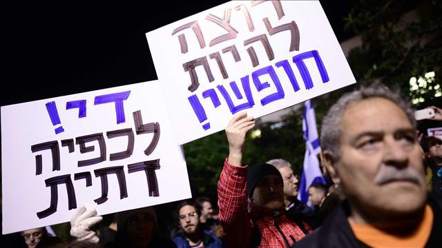 הפגנה, חילונים, כפייה דתית