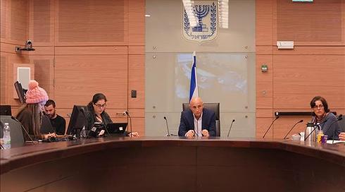 ועדת הקורונה במסקנות הביניים: "כשל מחשבתי וארגוני בקבלת החלטות, מדיניות בדיקות לקויה, הסגר שגוי"