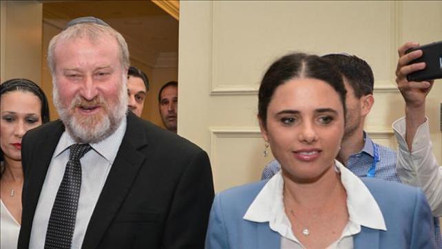 שקד עם מנדלבליט
