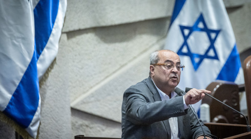 ח"כ אחמד טיבי עתר לבג"ץ בבקשה לפגוש אסירים ביטחוניים