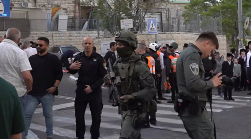 מאיצים את הרכב ודורסים: פיגוע בירושלים לפני ליל הסדר