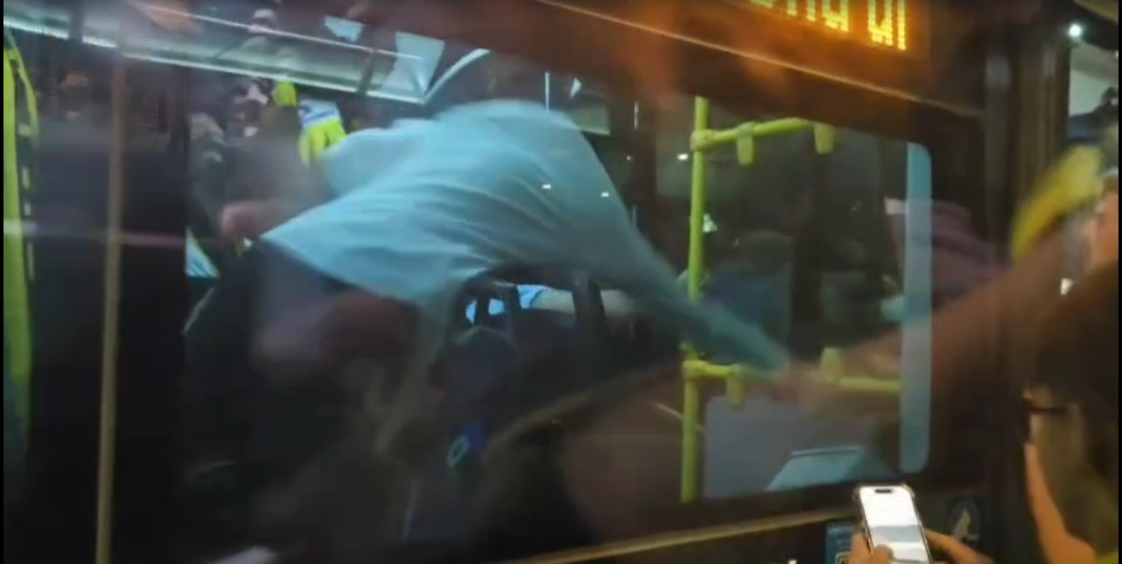 אוהדי בית"ר תקפו נהגי אוטובוס