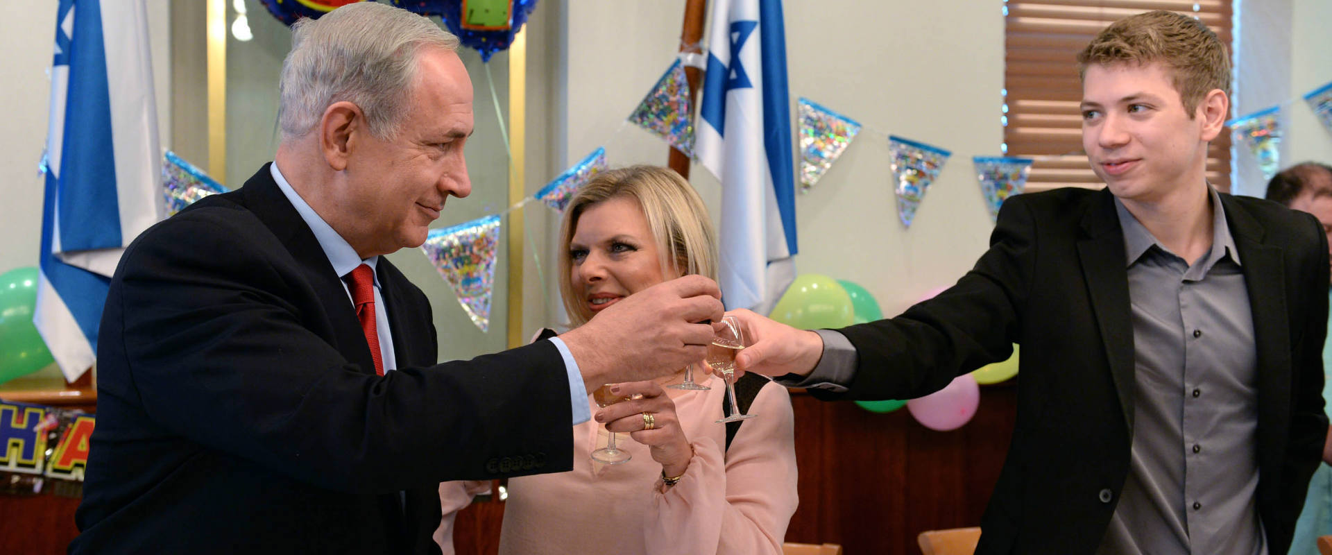 ראש הממשלה בנימין נתניהו ובנו יאיר