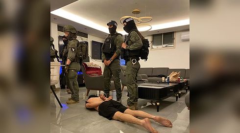 המשטרה בפשיטת ענק על ארגון הפשע חרירי באום אל פחם