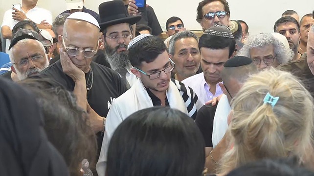 לווייתו של ישי לוי