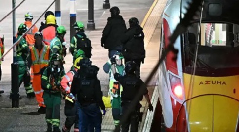 אירוע דקירה המוני ברכבת בבריטניה, 10 בני אדם נפצעו