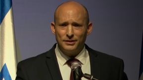 ראש הממשלה לשעבר נפתלי בנט בהצהרה לתקשורת, דצמבר 2025