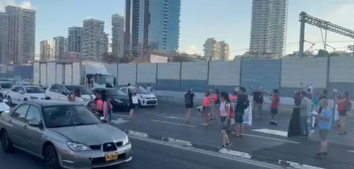 מוחים חסמו את איילון צפון