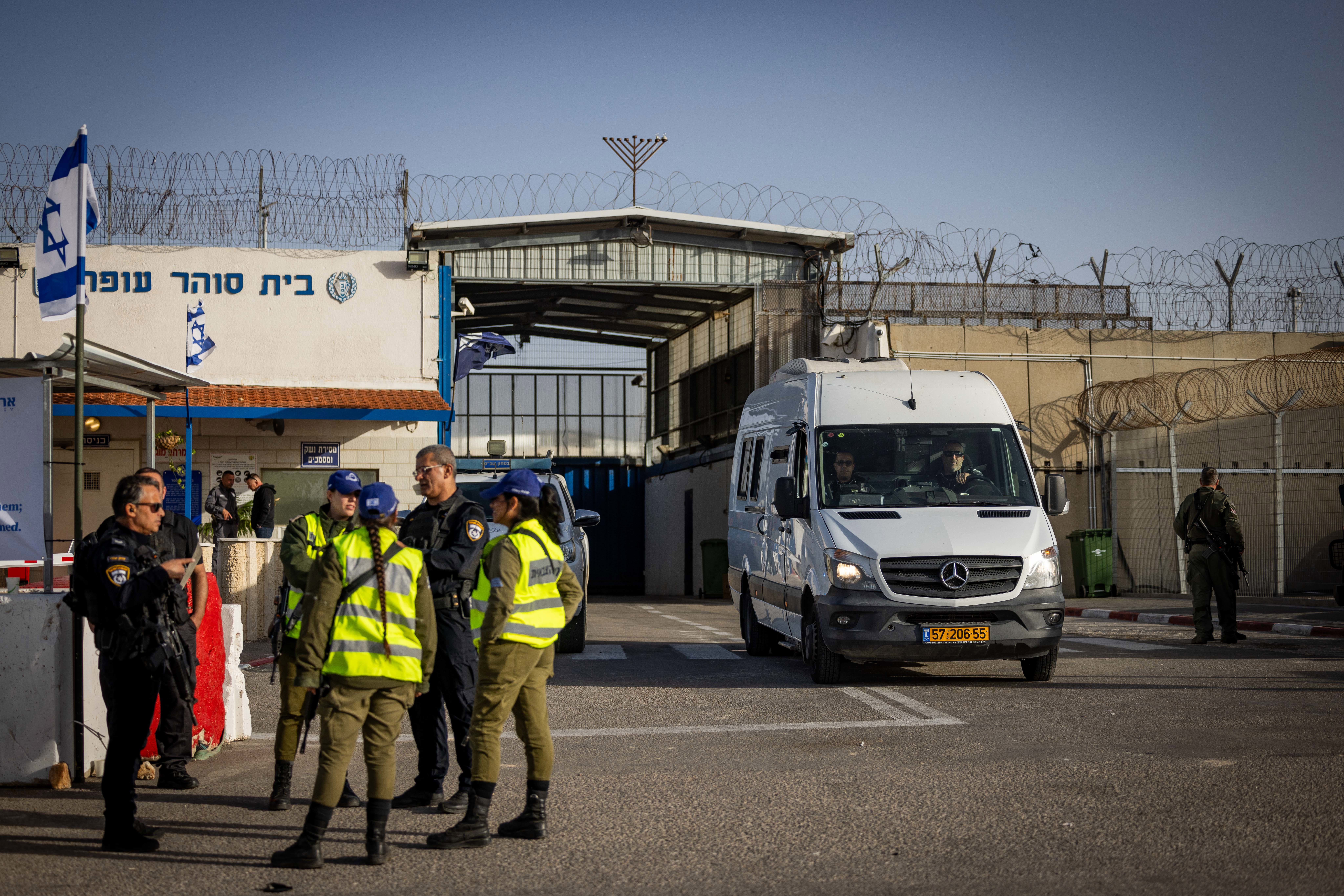 שחרור אסירים