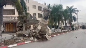 הריסת אנדרטה של ערפאת