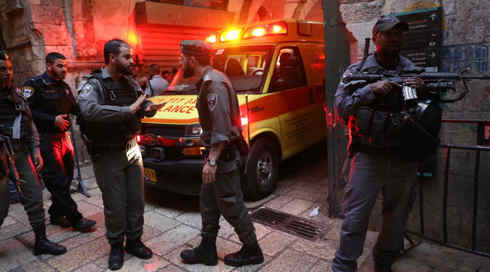 פיגוע דקירה בעיר העתיקה בירושלים: מאבטח כבן 30 נפצע קשה, המחבל חוסל