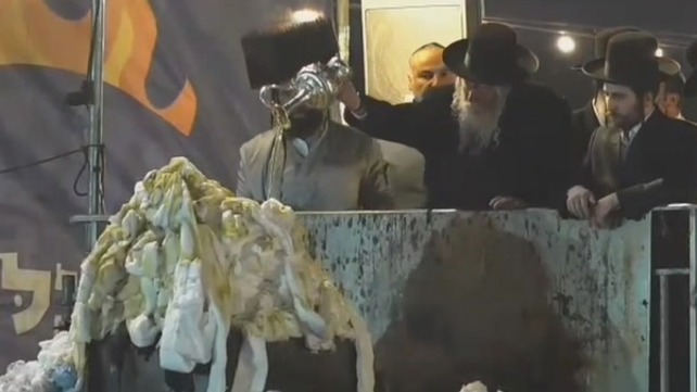עבריין המין הרב אליעזר ברלנד בהילולה במירון