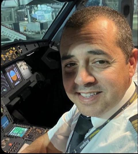 איוון צ'יריבאייה, טייס חברת התעופה Vueling