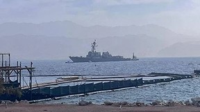 المدمرة الأمريكية USS Delbert D. Black في ميناء إيلات