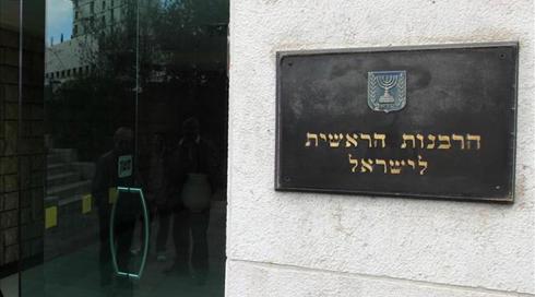 פרסום ראשון: הרבנות מחקה אבהות של אב מבלי ליידע אותו