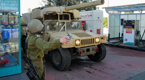 חשד: חיילים גנבו תלושי דלק מצה"ל ומכרו אותם לאזרחים