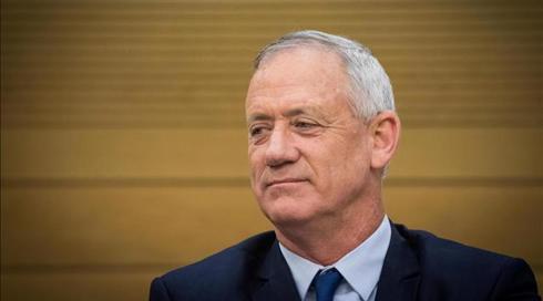 האישה שטוענת כי הוטרדה על ידי גנץ: יכול היה להתנצל ולהמשיך הלאה