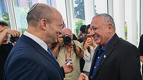 גדי איזנקוט ונפתלי בנט, יולי 2026