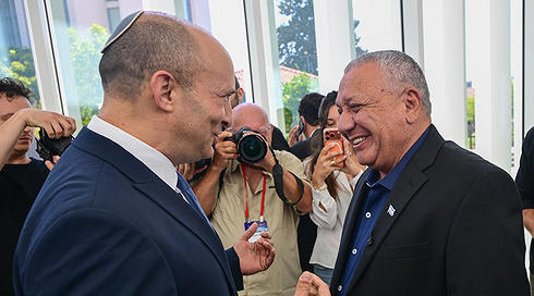 גדי איזנקוט ונפתלי בנט, יולי 2026