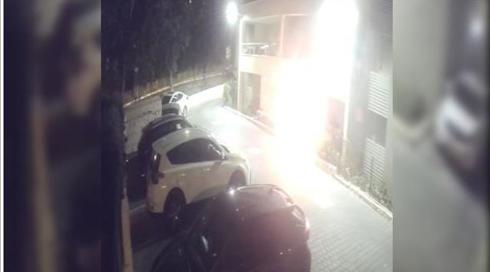 שופך דלק ומצית את המרפסת: גבר חשוד שניסה לרצוח את גרושתו וילדיהם