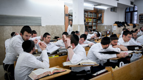 ישיבת מיר בשכונת מאה שערים בירושלים