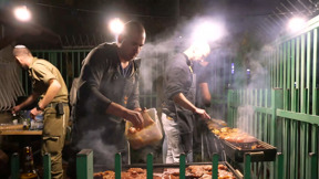 שלישי על האש: בערב המנגל השבועי של הפצועים בתל השומר מדברים על הכול