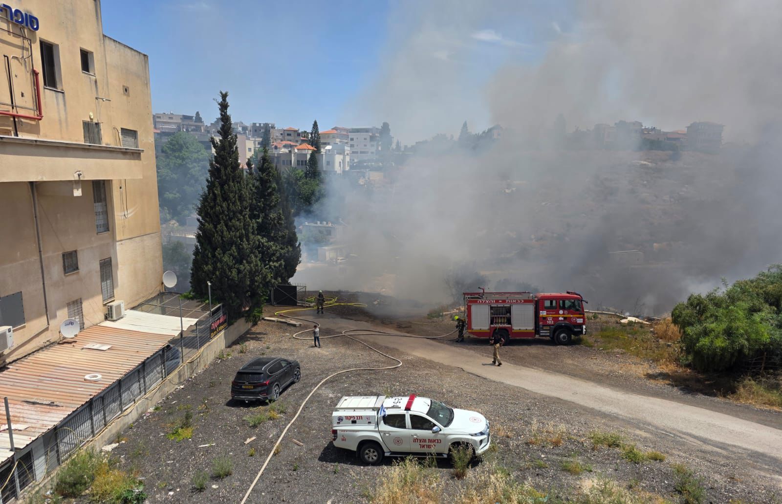 השריפה בצפון: כוחות כיבוי פועלים לכיבוי האש בין נצרת ליפיע