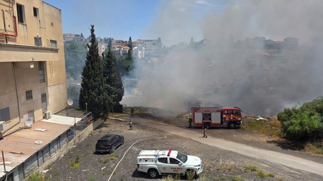 השריפה בצפון: כוחות כיבוי פועלים לכיבוי האש בין נצרת ליפיע
