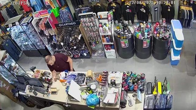 ג'ייסון עודה הנאשם ברצח ילנה גרנברג רוכש את הסכין