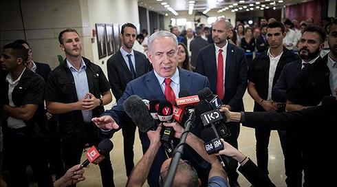 כדור נפלט מנשקו של מאבטח רה"מ בקיסריה, מצבו קל
