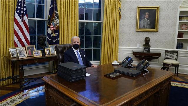 ביידן במשרדו החדש, 20 בינואר 2021