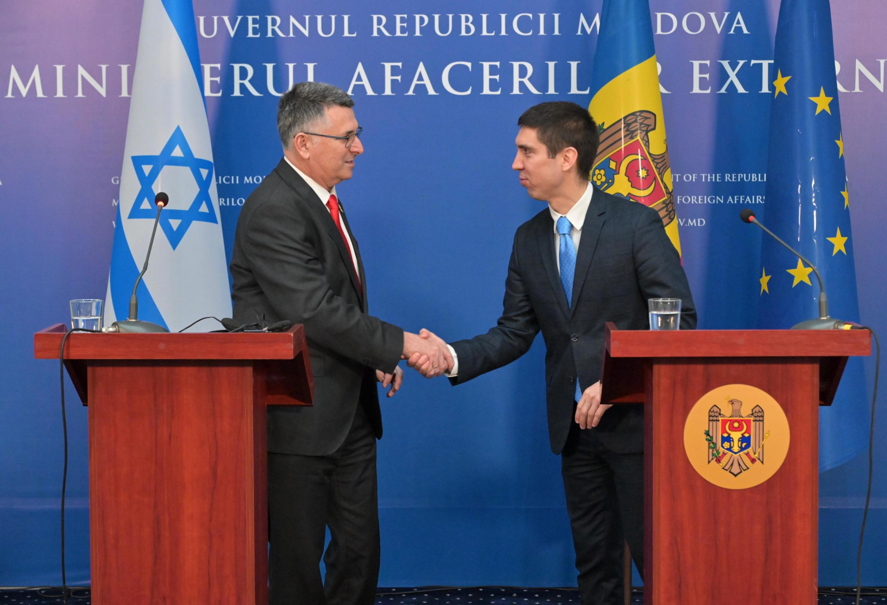 שר החוץ סער ומקבילו פופשוי בטקס חנוכת שגרירות ישראל במולדובה
