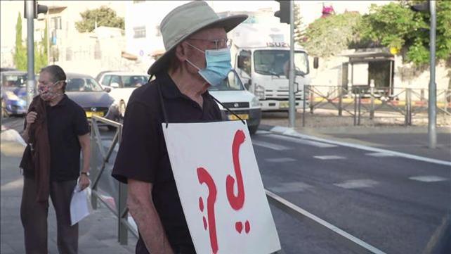 אלון שרביט – מפגינים זקנים