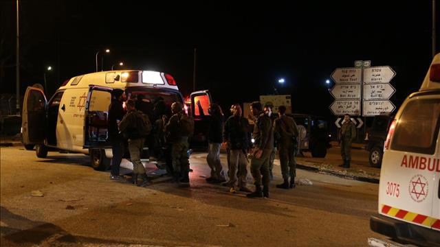 פינוי הפצועים מהפיגוע בנווה צוף 11.1