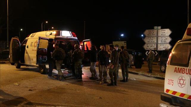 פינוי הפצועים מהפיגוע בנווה צוף 11.1