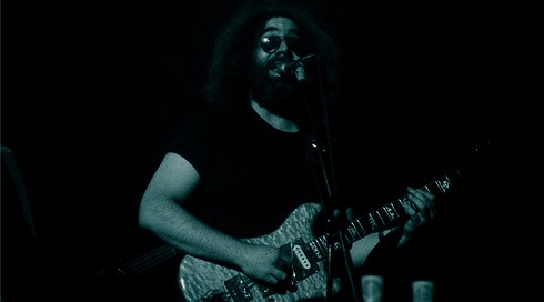 ג'רי גרסיה מנגן בגיטרת "וולף", 1980