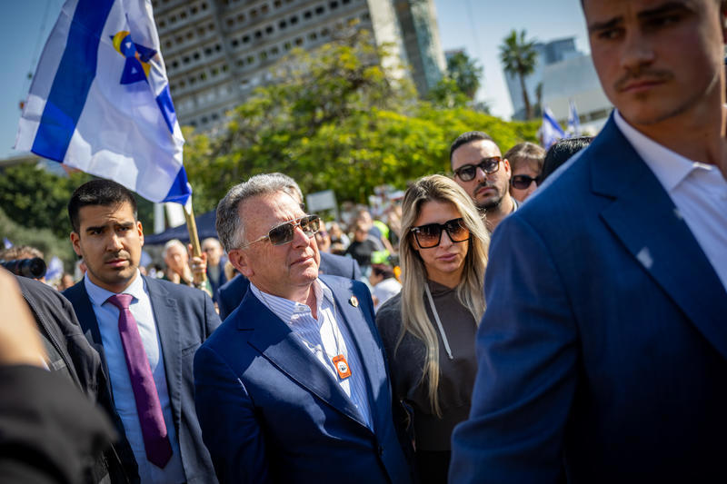 השליח המיוחד של טראמפ, סטיב ויטקוף, בכיכר החטופים בת"א 
