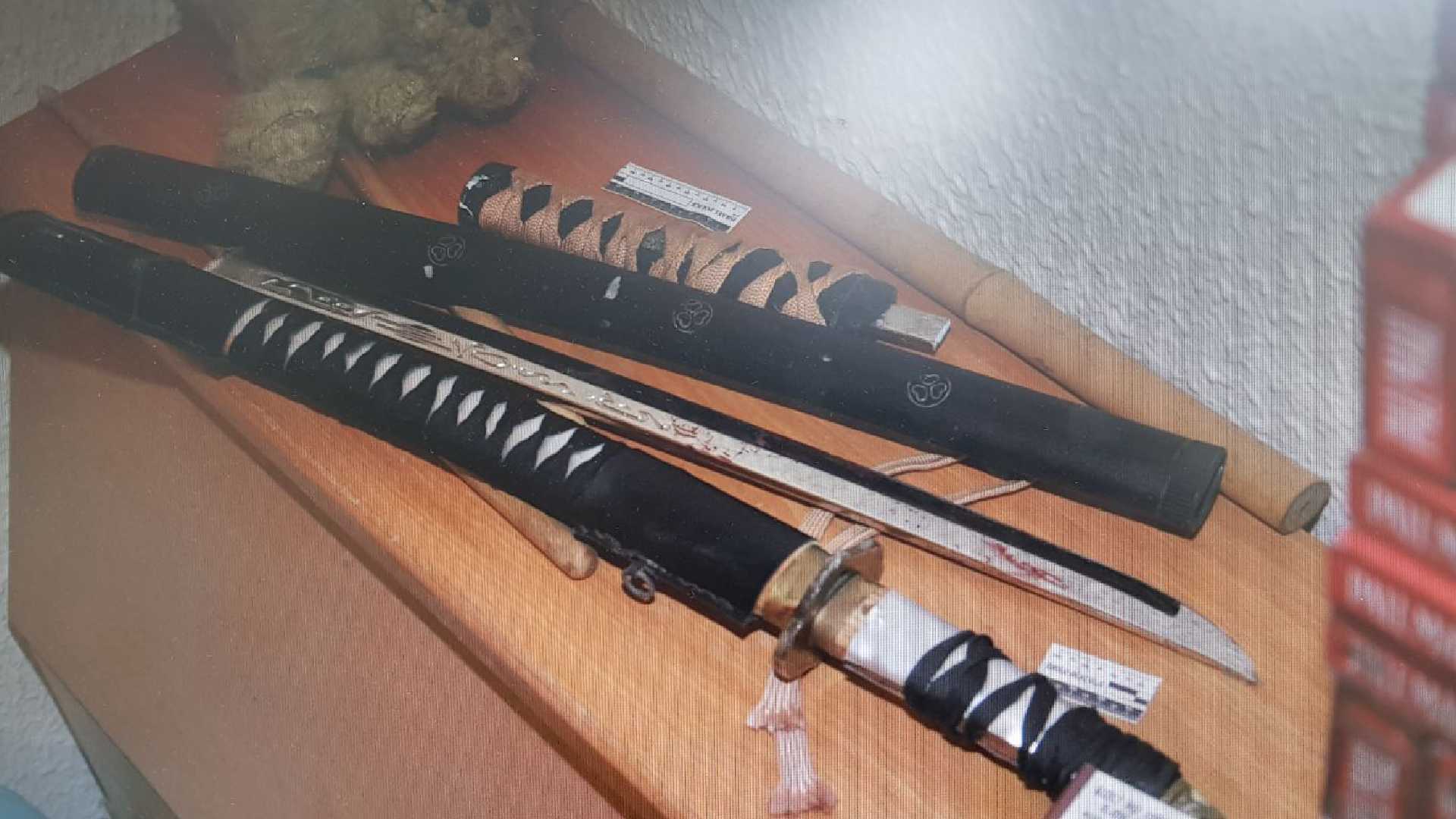אוסף החרבות של הנאשם