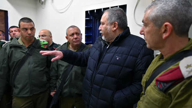 שר הביטחון אביגדור ליברמן בסיור בחברון