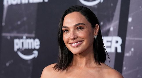גל גדות בביקורת חריפה על מנהלי DC: "זה לא נעשה בצורה אלגנטית"