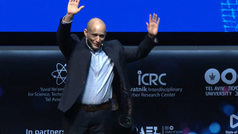 הפריצה לטלפון של בנט: ההתכתבויות הרגישות שהודלפו – והאזהרה מגל פריצות