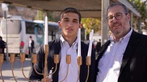 נר שני של חנוכה עם הנער שנפצע בפיגוע בירושלים ואיבד את חברו